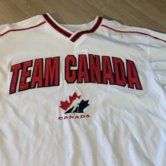 Team Canada Pullover - Picture 3 of 6